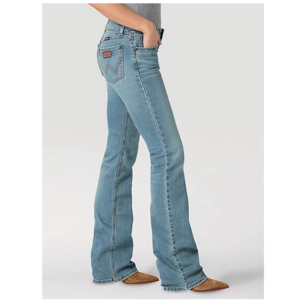 Wrangler- New never worn Retro Mae Mid Rise Bootcut Jeans 28X30